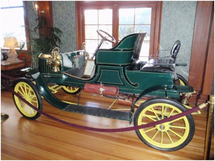 1906 stanley steamer car on display stanley hotel estes park co